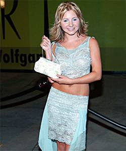 beverleymitchelljuni2002nr2.jpg